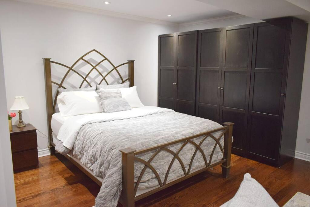 Home Away From Home - Basement Studio Apartment تورونتو المظهر الخارجي الصورة