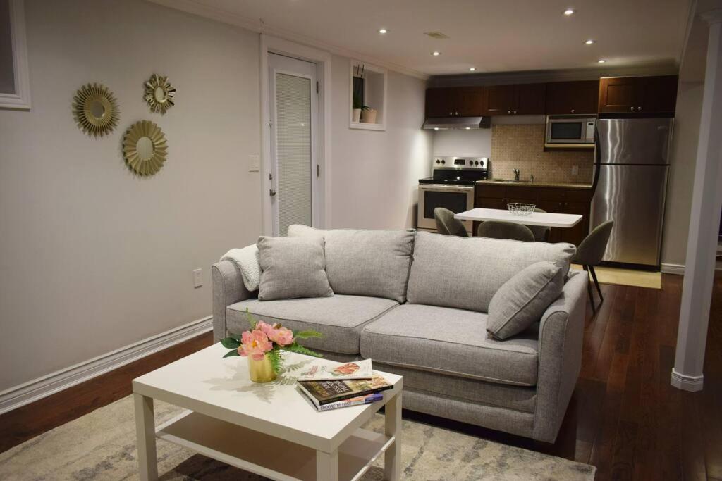 Home Away From Home - Basement Studio Apartment تورونتو المظهر الخارجي الصورة