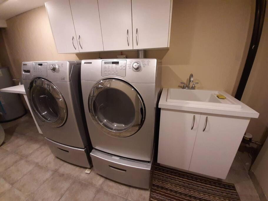 Home Away From Home - Basement Studio Apartment تورونتو المظهر الخارجي الصورة